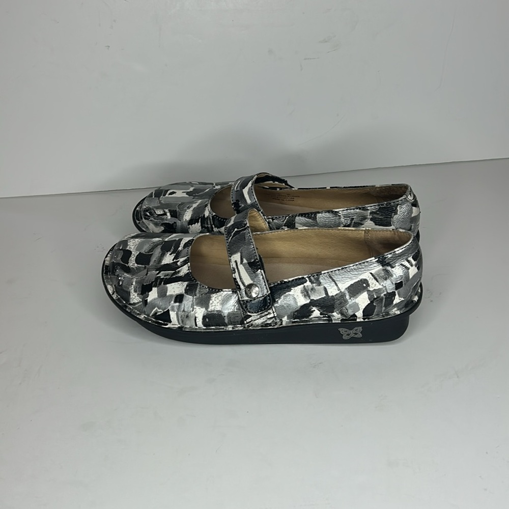 Alegria Feliz Mary Jane Shoes in Painterfly Design - Picture 4 of 14